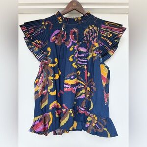 Love the Label Poppy top in navy floral, new without tags